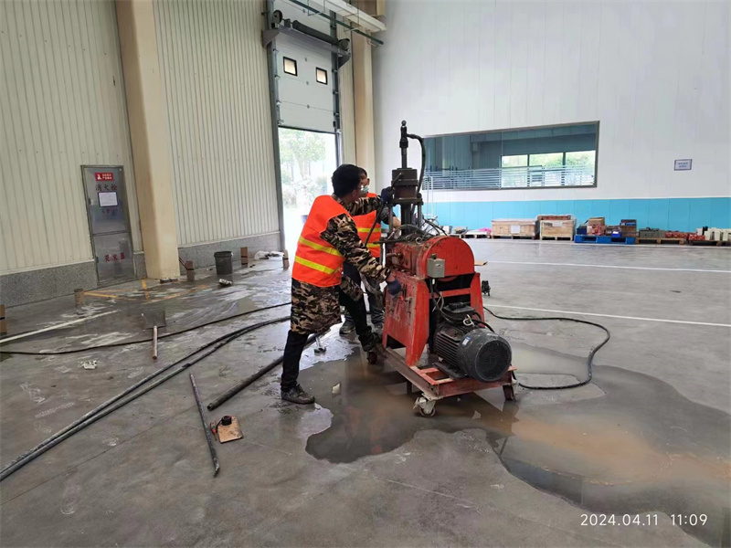 玛曲厂房地面下沉塌陷注浆加固施工